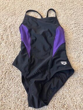 ARENA Swimsuit Size 34 BNWT